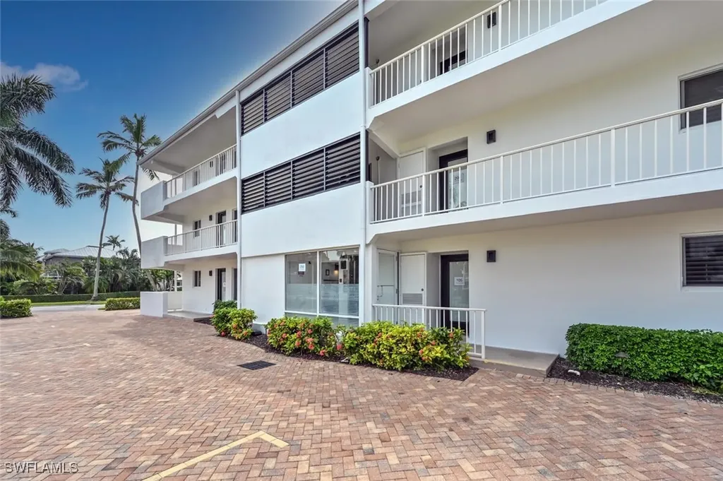 250 7th Avenue S Naples FL 34102