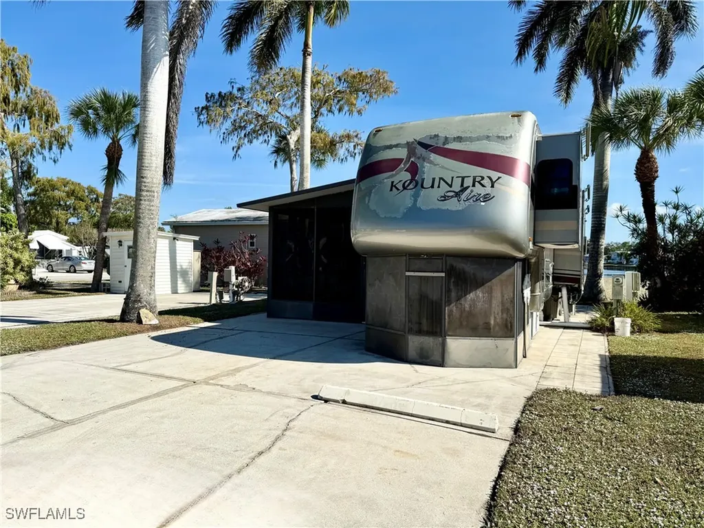 548 Cheetah Drive Naples FL 34114