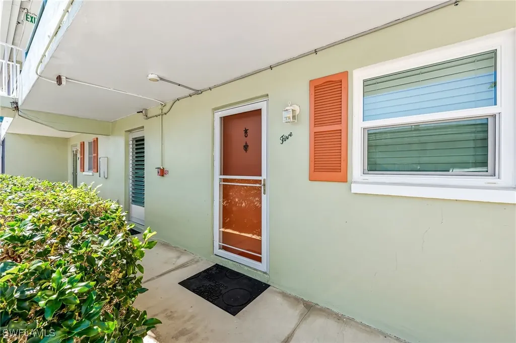 200 Valley Stream Drive Naples FL 34113