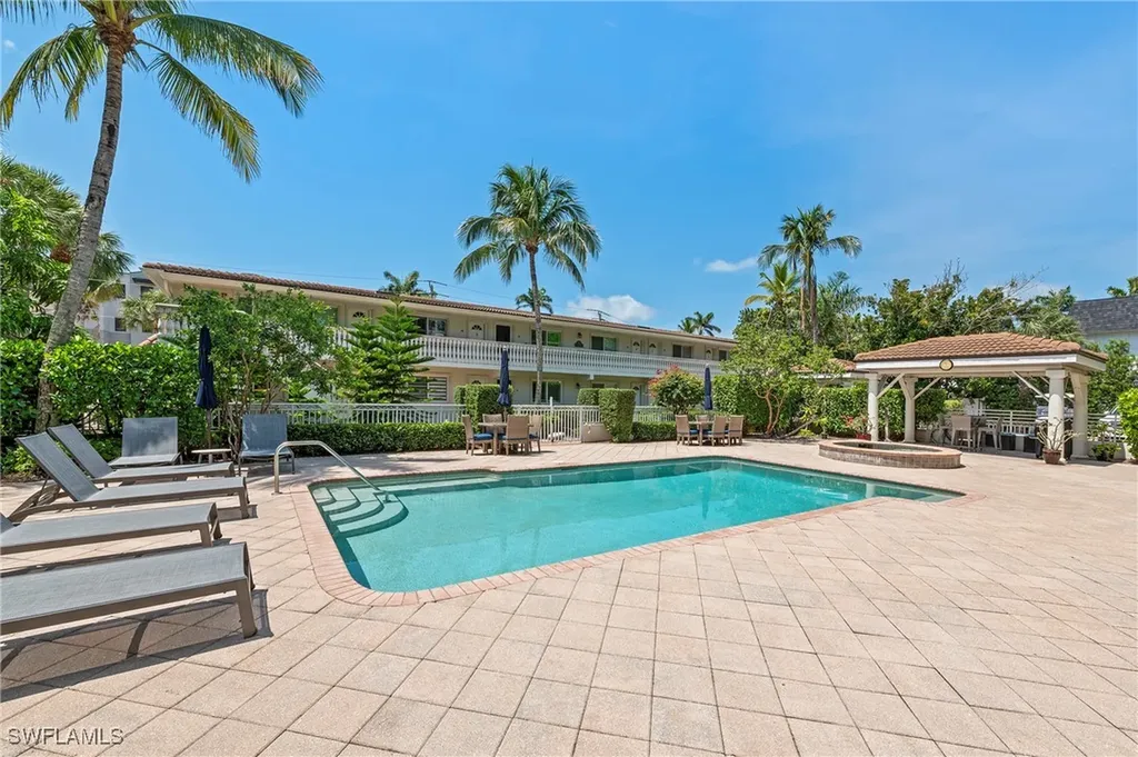 950 7th Avenue S Naples FL 34102