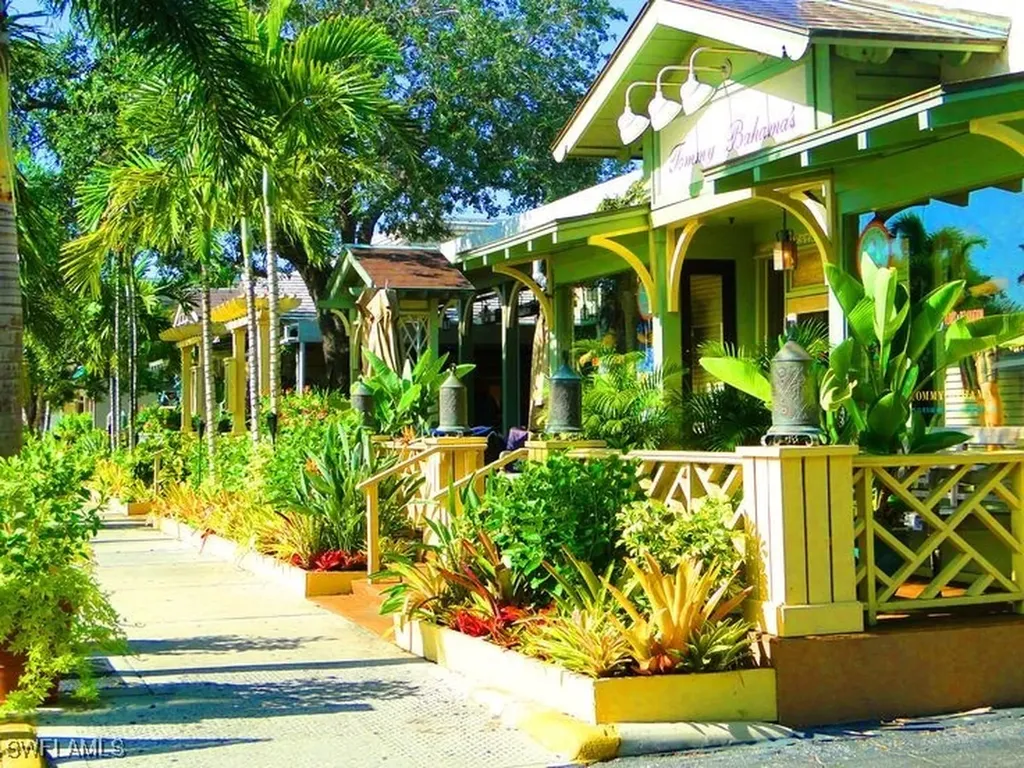 950 7th Avenue S Naples FL 34102