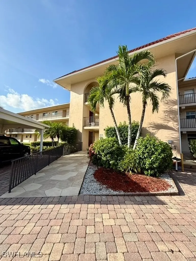 9 High Point Circle N Naples FL 34103