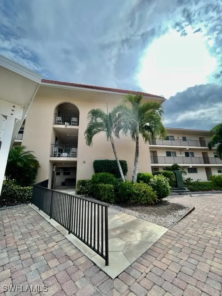 9 High Point Circle N Naples FL 34103
