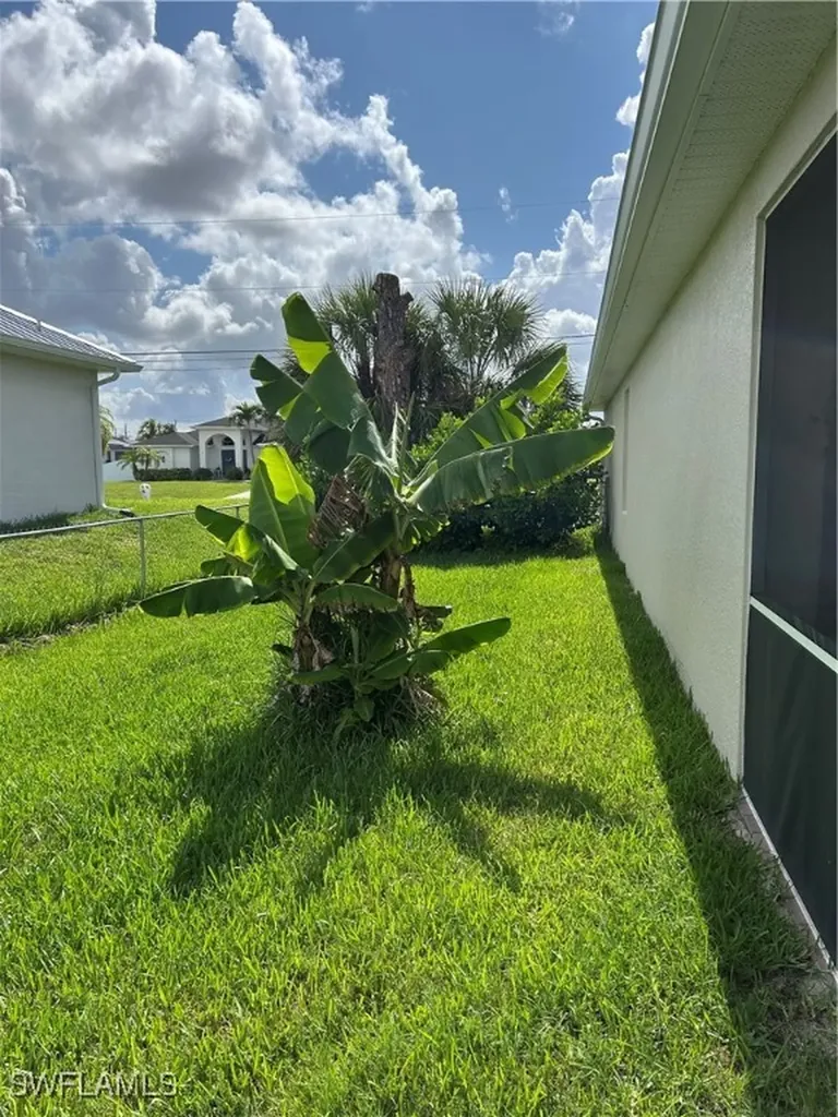 406 SW 25th Place Cape Coral FL 33991