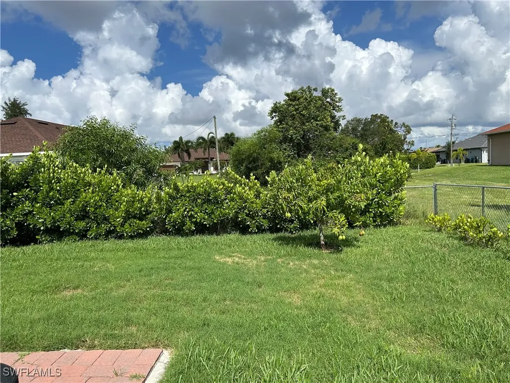 406 SW 25th Place Cape Coral FL 33991