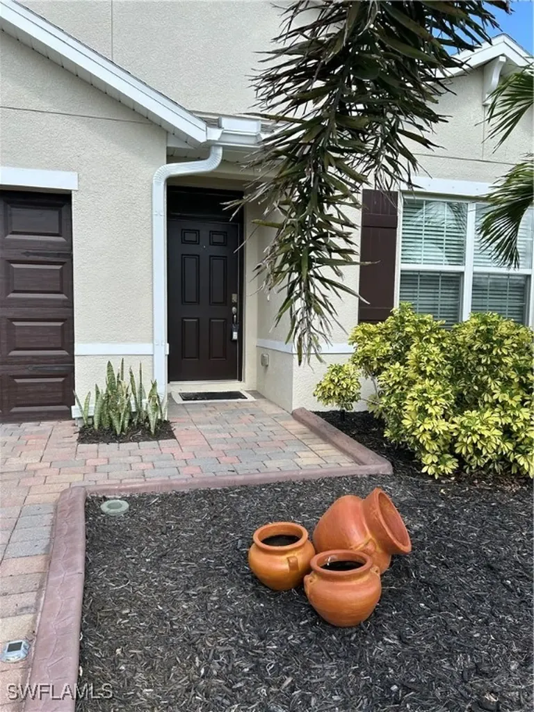 406 SW 25th Place Cape Coral FL 33991