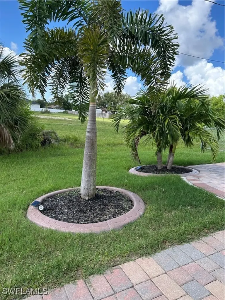 406 SW 25th Place Cape Coral FL 33991