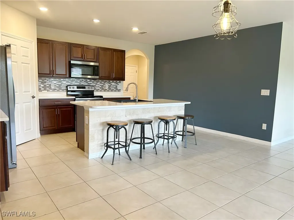 406 SW 25th Place Cape Coral FL 33991