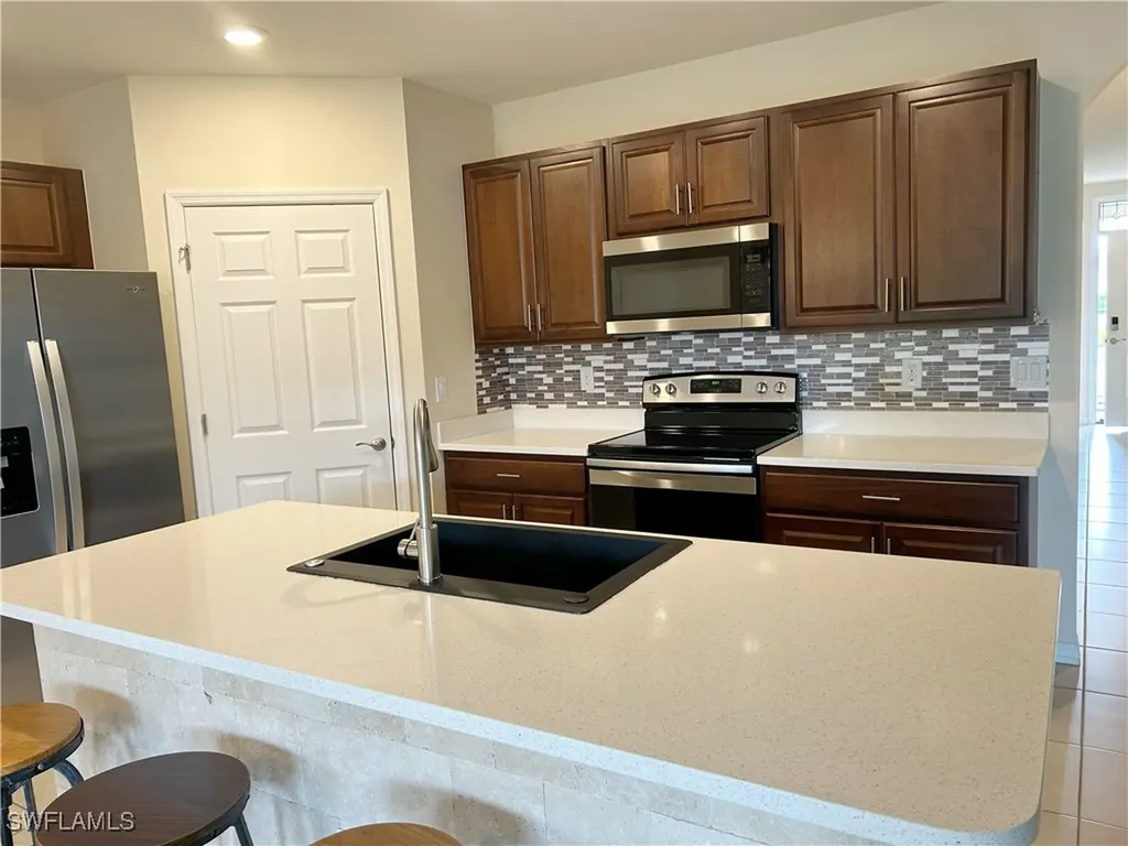 406 SW 25th Place Cape Coral FL 33991