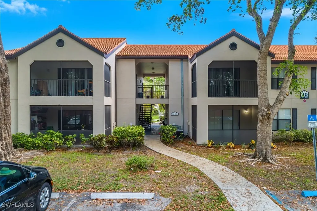 2214 Arbour Walk Circle Naples FL 34109