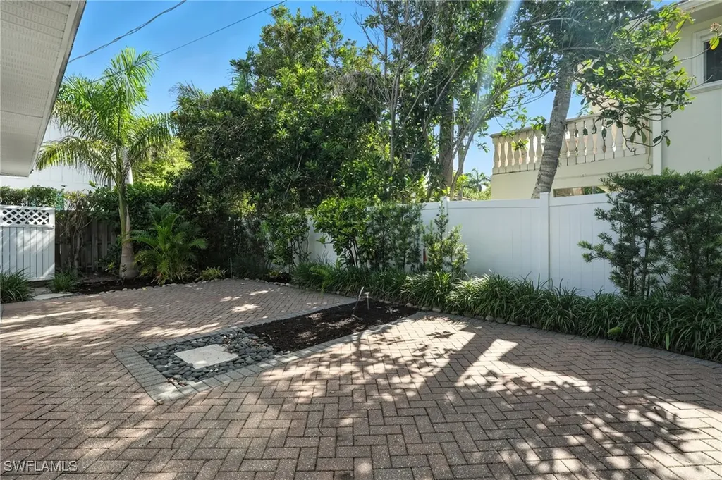 721 9th Street S Naples FL 34102