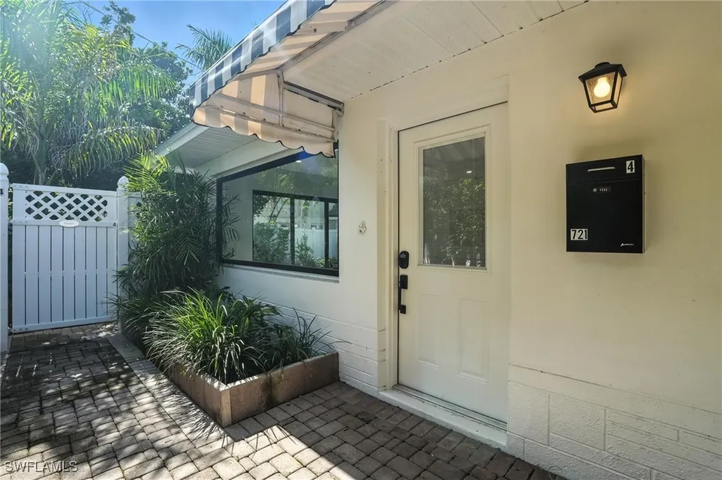 721 9th Street S Naples FL 34102