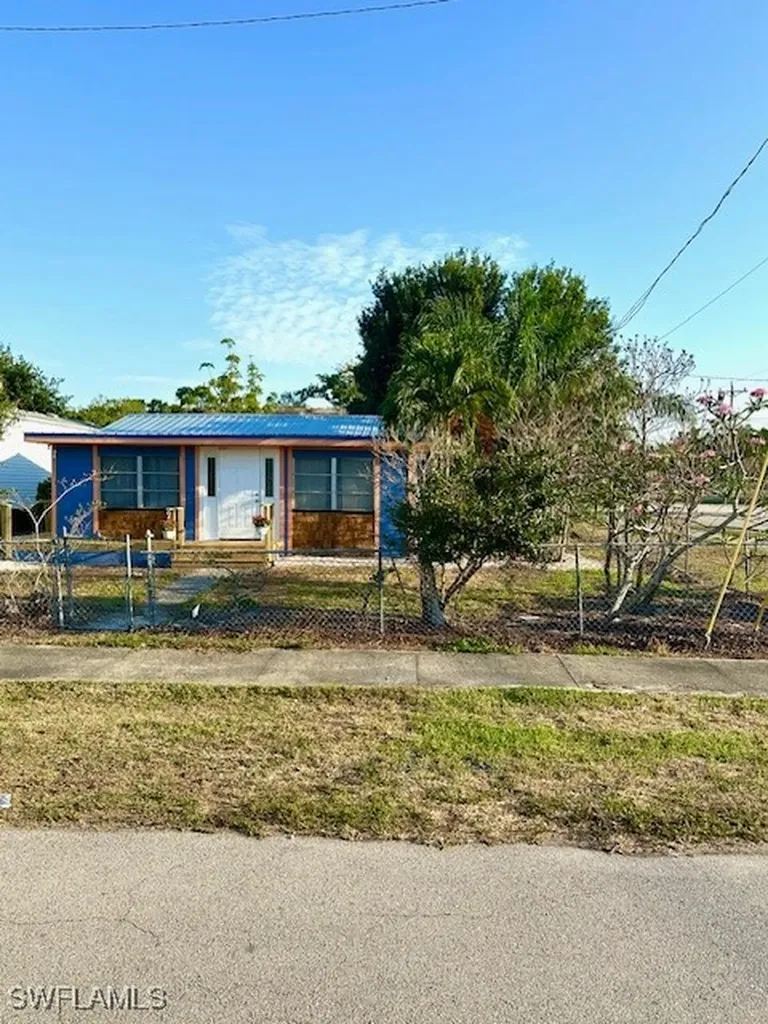 261 Redlin Street North Fort Myers FL 33903
