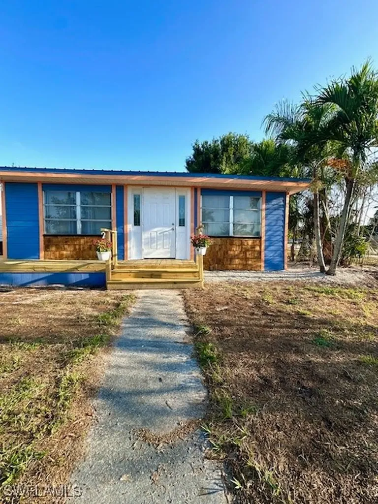 261 Redlin Street North Fort Myers FL 33903