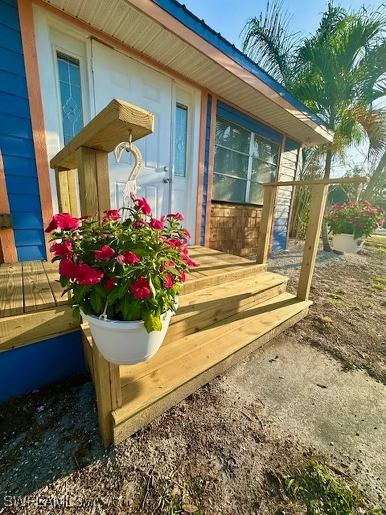 261 Redlin Street North Fort Myers FL 33903