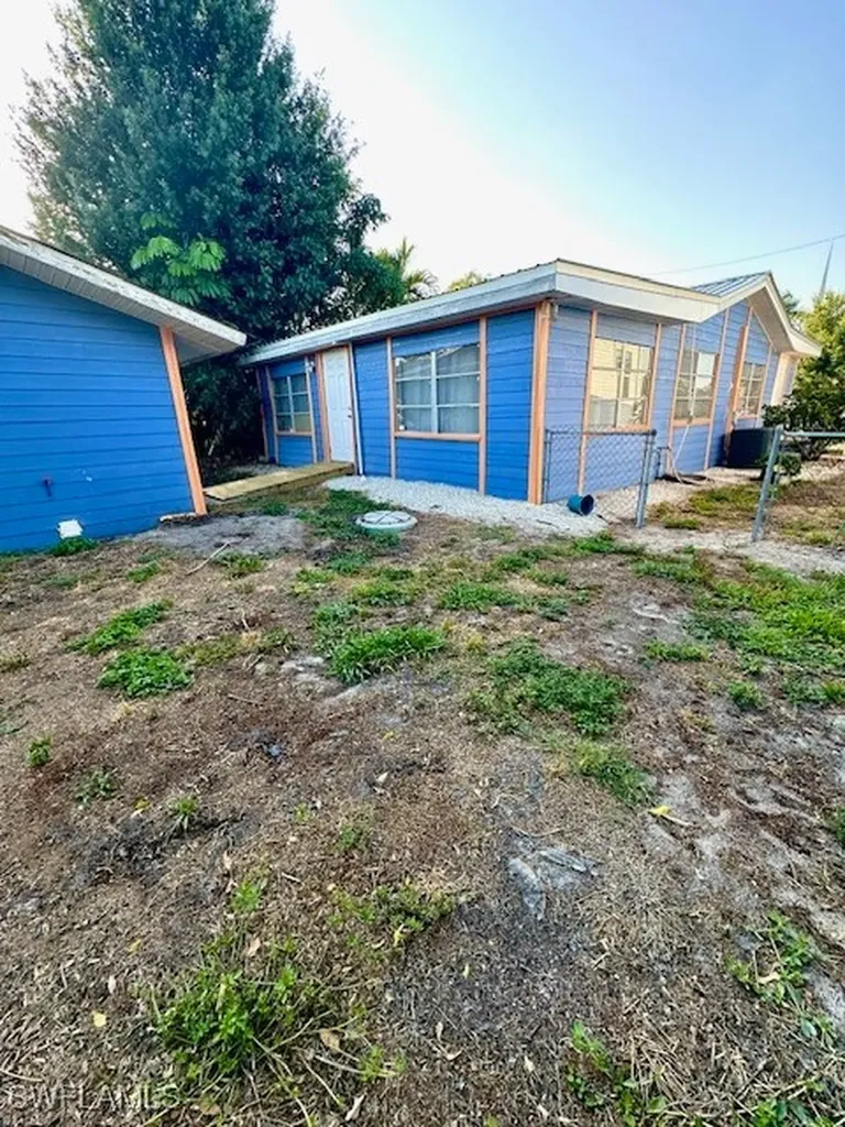 261 Redlin Street North Fort Myers FL 33903