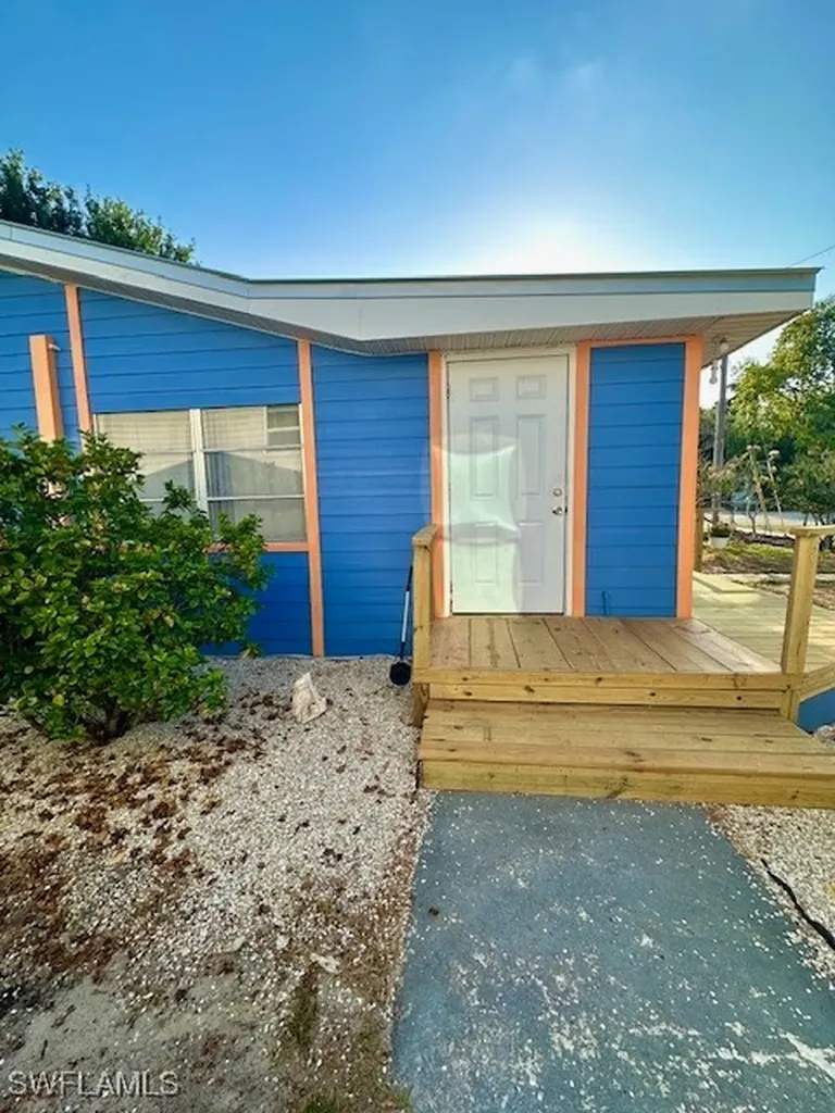 261 Redlin Street North Fort Myers FL 33903