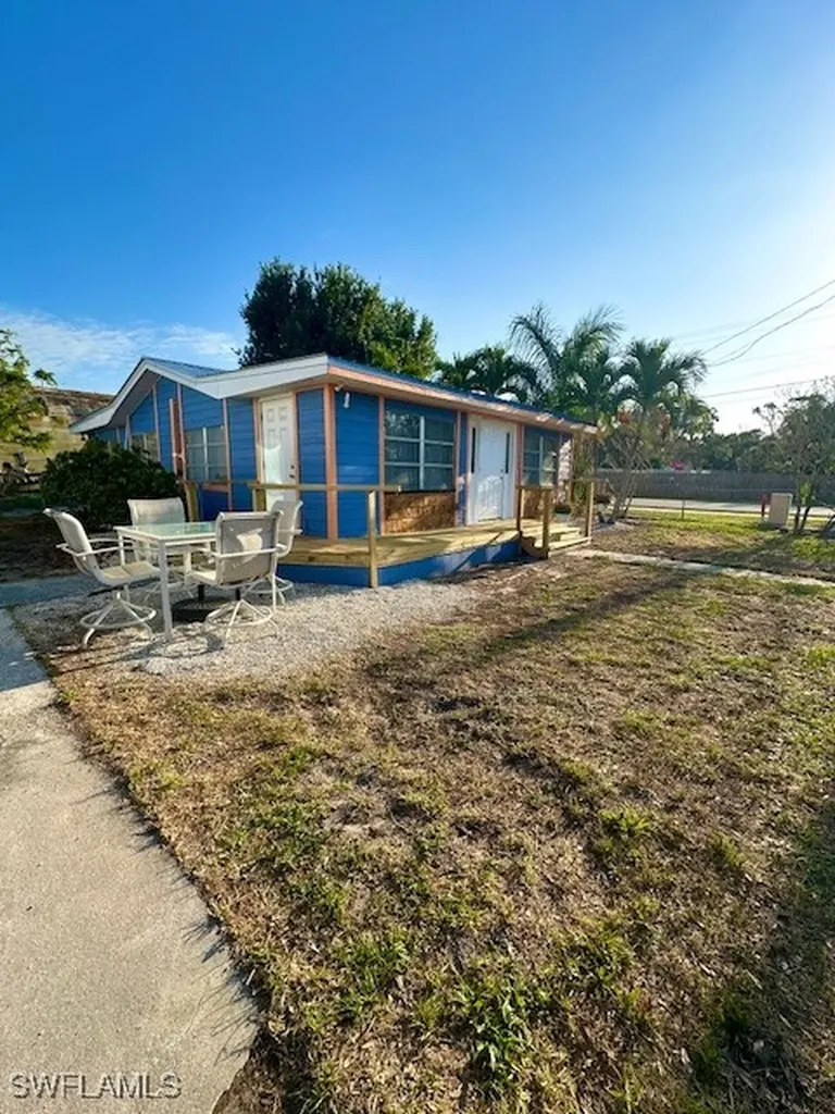 261 Redlin Street North Fort Myers FL 33903