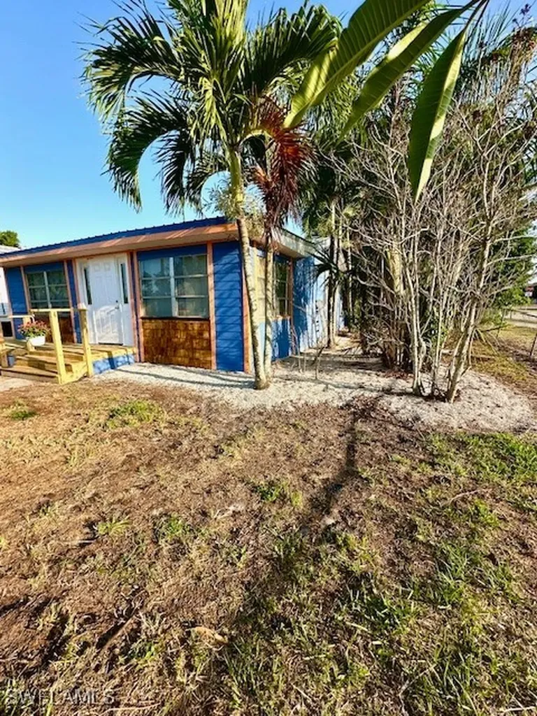 261 Redlin Street North Fort Myers FL 33903