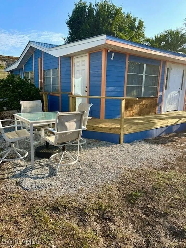 261 Redlin Street North Fort Myers FL 33903