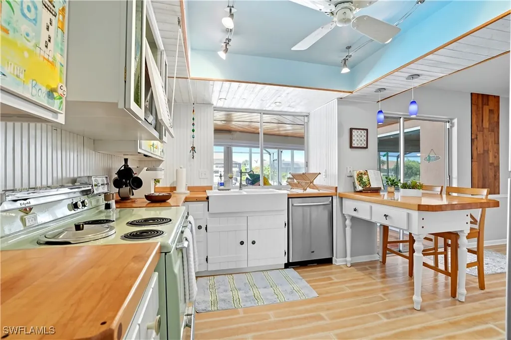 3332 SE 19th Avenue Cape Coral FL 33904