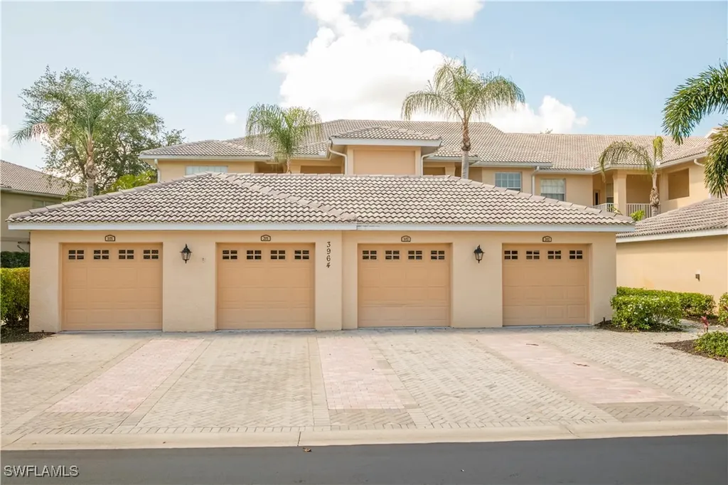 3964 Bishopwood Court E Naples FL 34114
