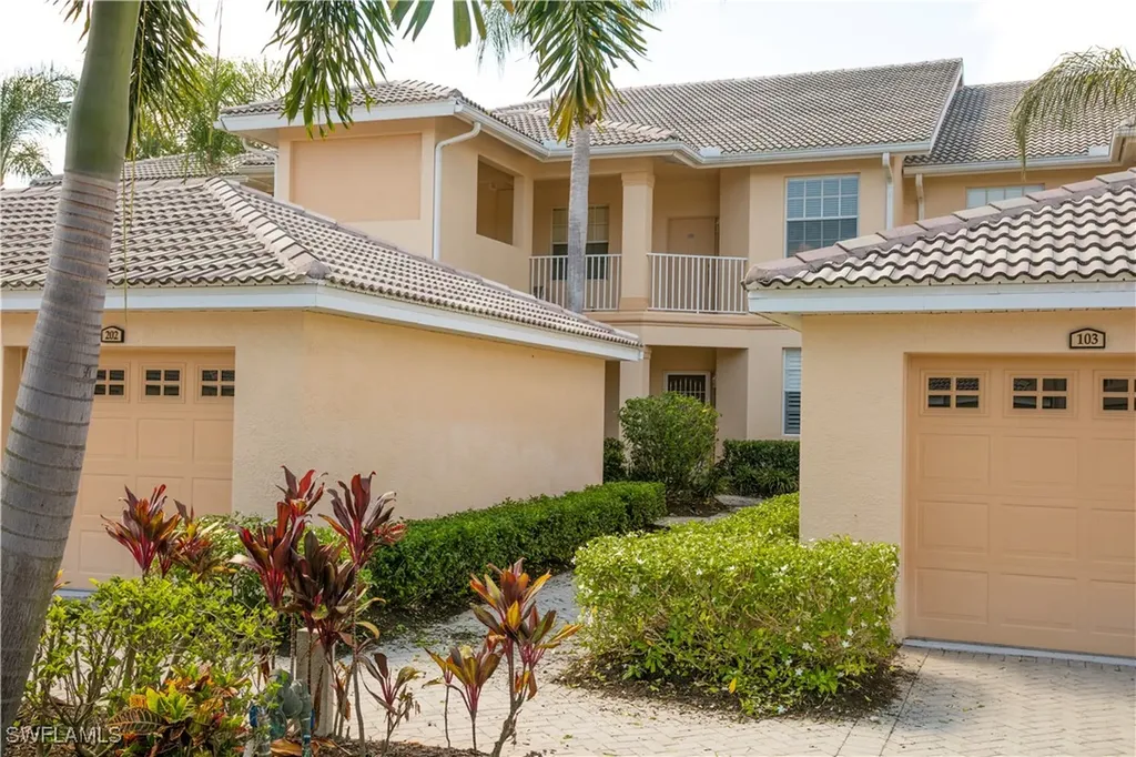 3964 Bishopwood Court E Naples FL 34114