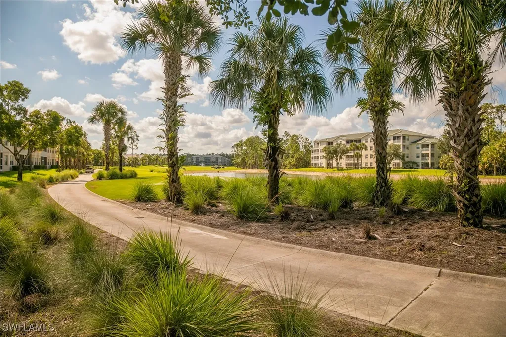 3964 Bishopwood Court E Naples FL 34114