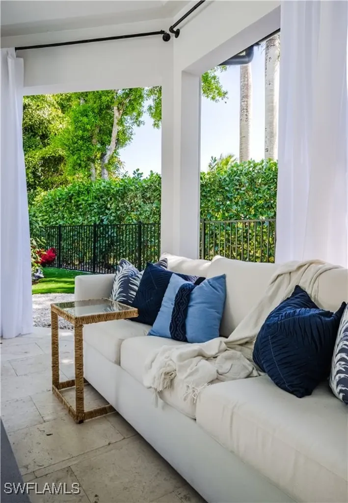 681 Katemore Lane Naples FL 34108
