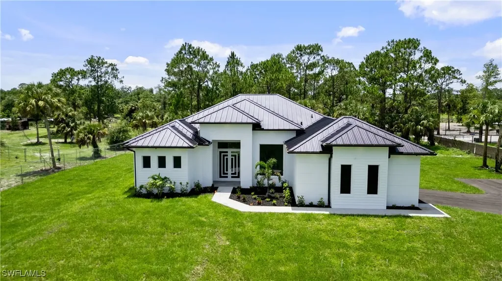 367 10th Street NE Naples FL 34120
