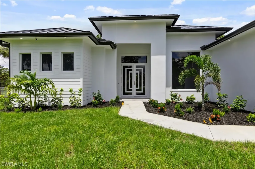 367 10th Street NE Naples FL 34120