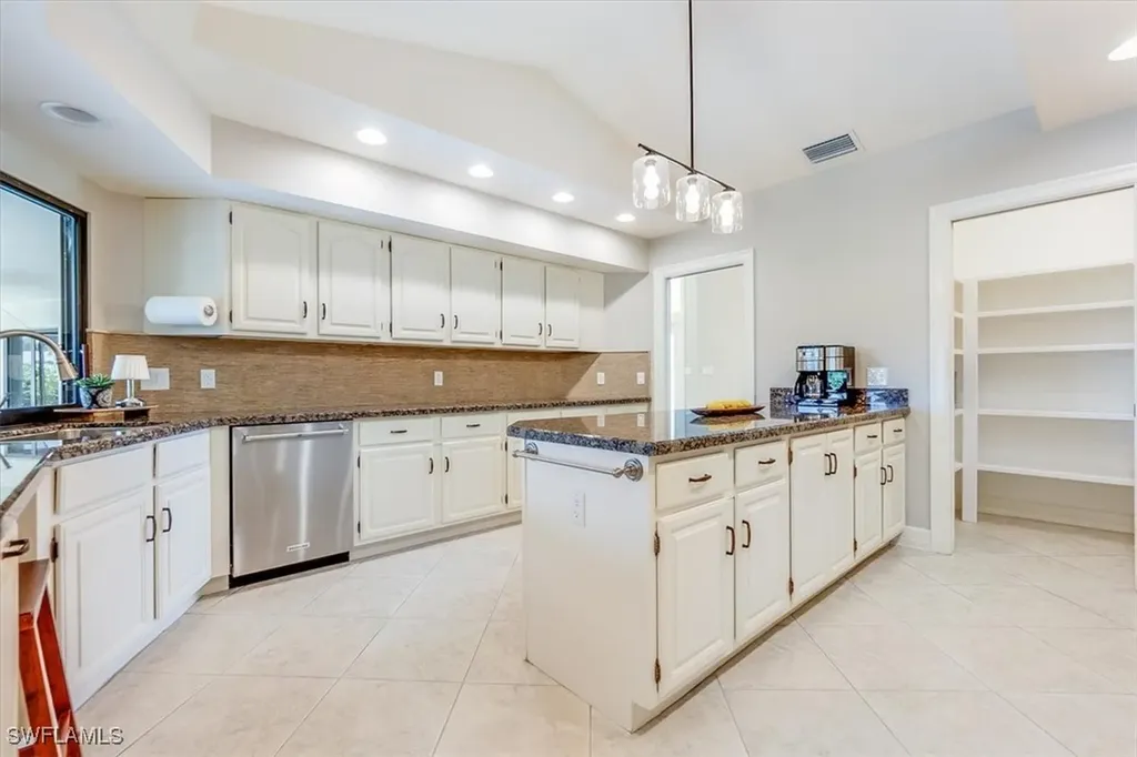 2209 Regal Way Naples FL 34110