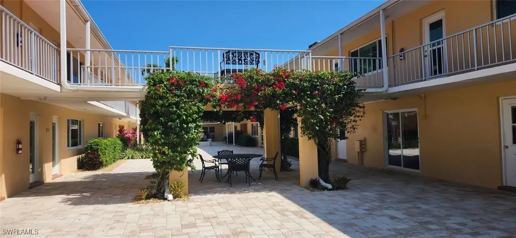 548 Broad Avenue S Naples FL 34102