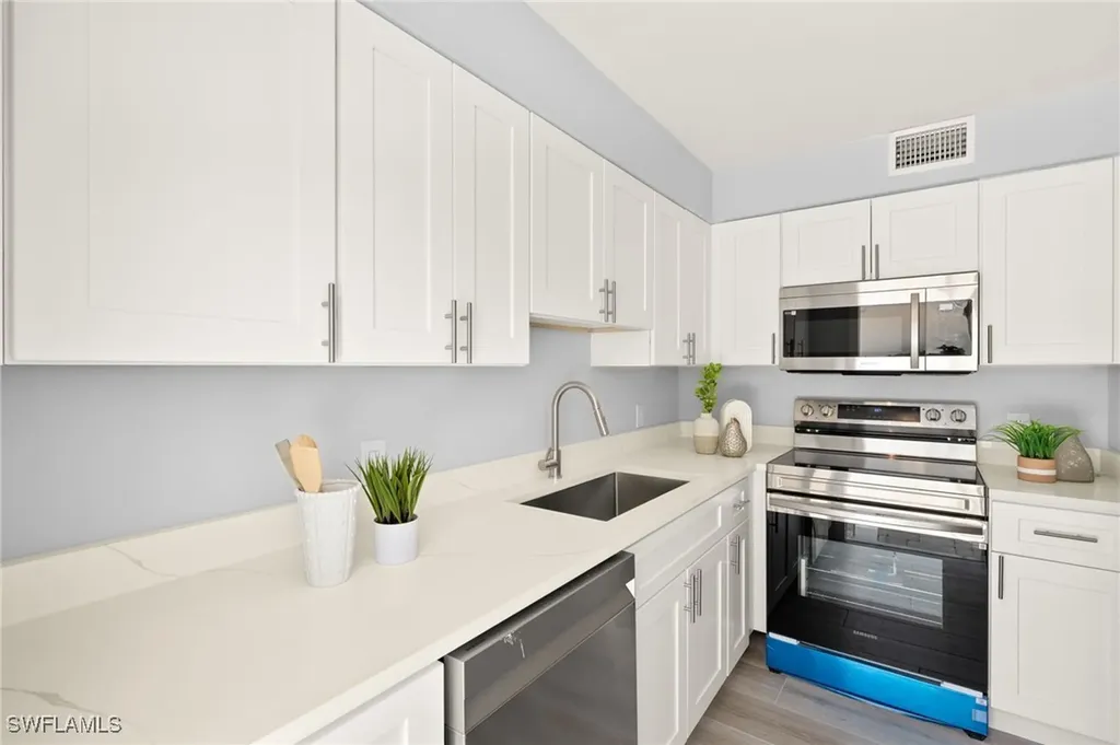 548 Broad Avenue S Naples FL 34102