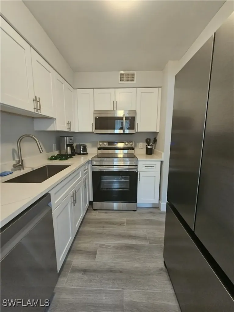 548 Broad Avenue S Naples FL 34102