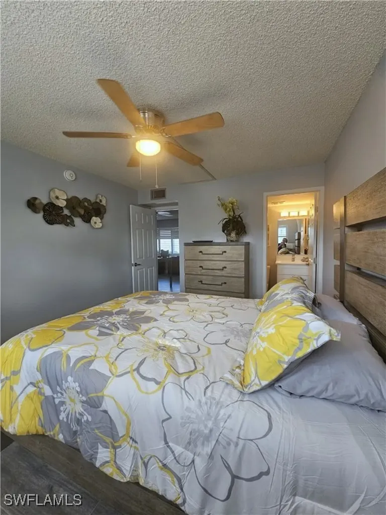 548 Broad Avenue S Naples FL 34102