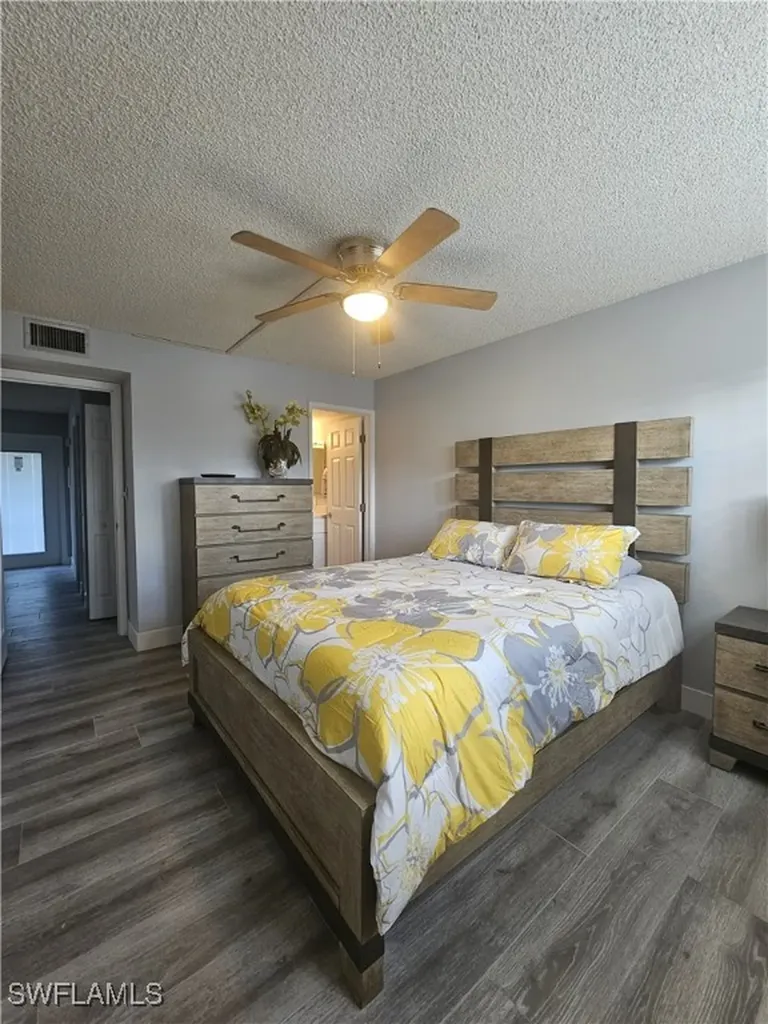 548 Broad Avenue S Naples FL 34102