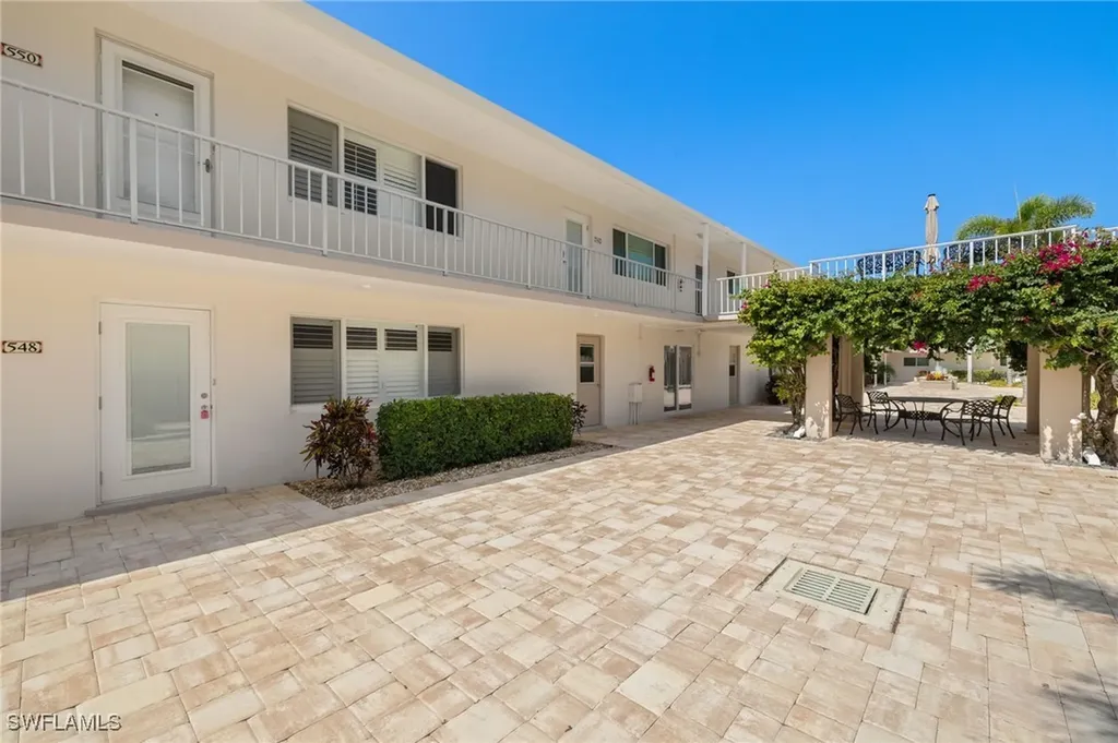 548 Broad Avenue S Naples FL 34102