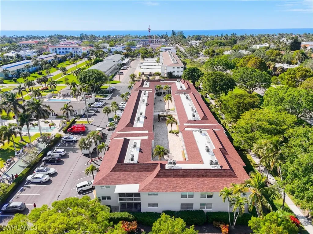 548 Broad Avenue S Naples FL 34102