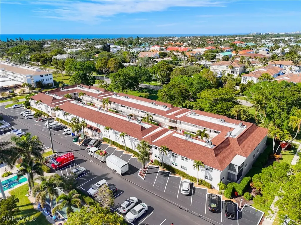 548 Broad Avenue S Naples FL 34102