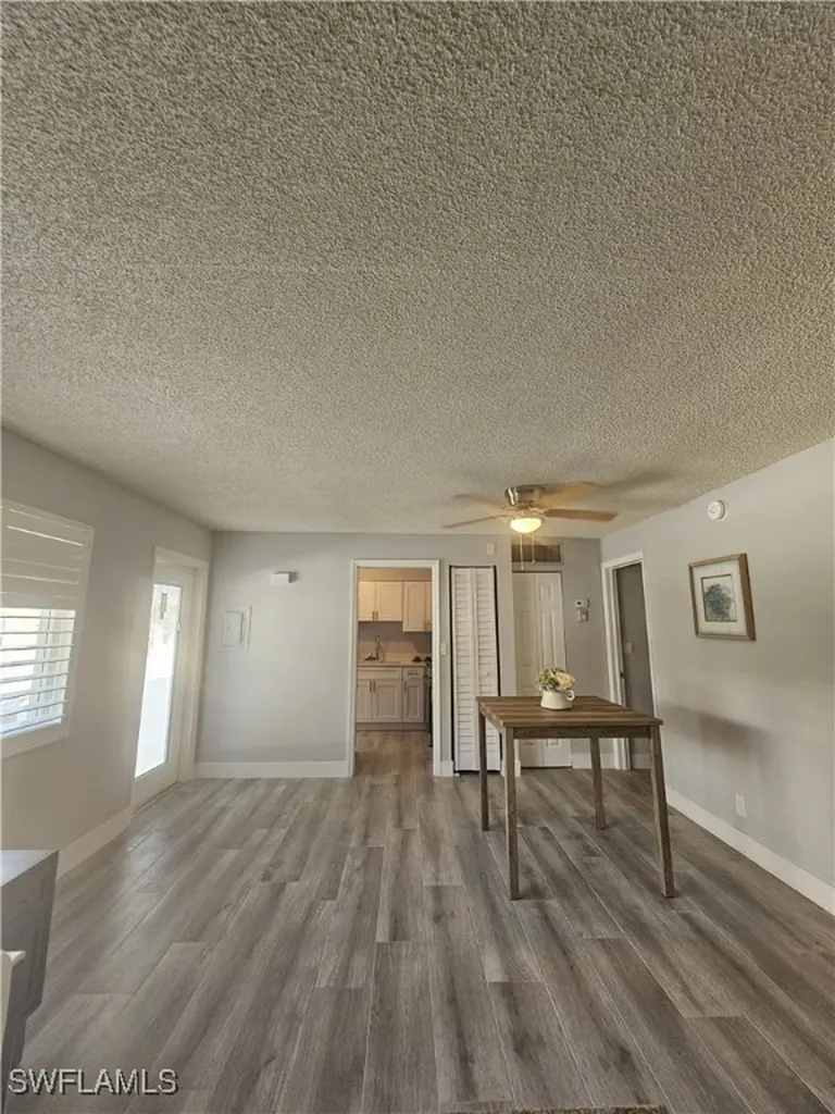 548 Broad Avenue S Naples FL 34102