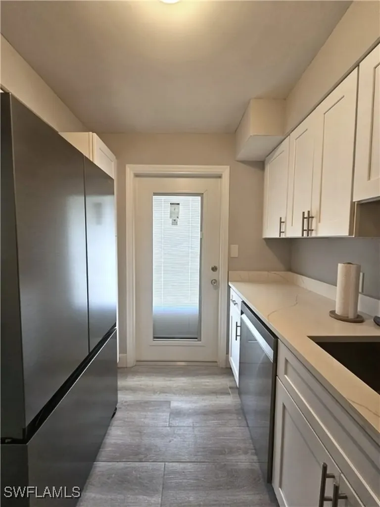 548 Broad Avenue S Naples FL 34102