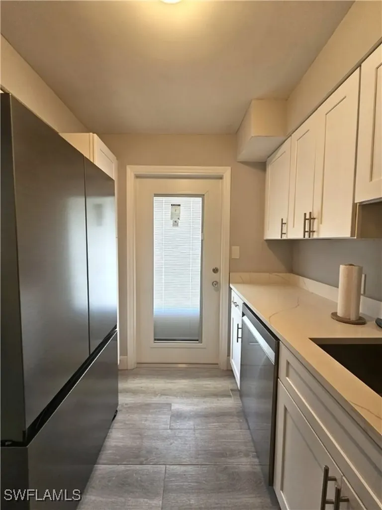 548 Broad Avenue S Naples FL 34102