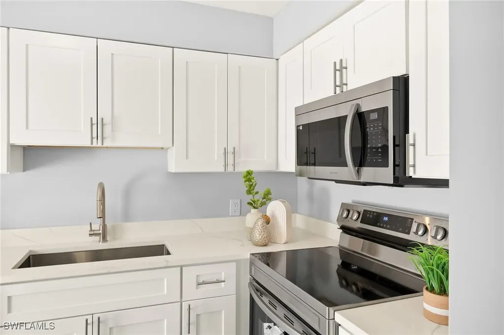 548 Broad Avenue S Naples FL 34102