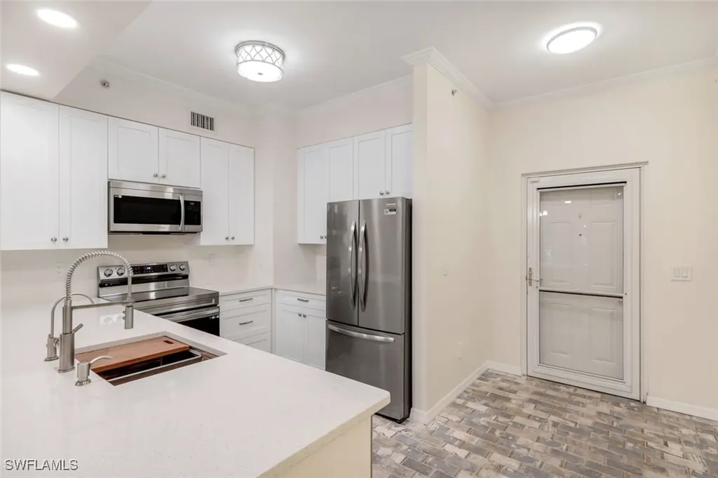 1089 Winding Pines Circle Cape Coral FL 33909