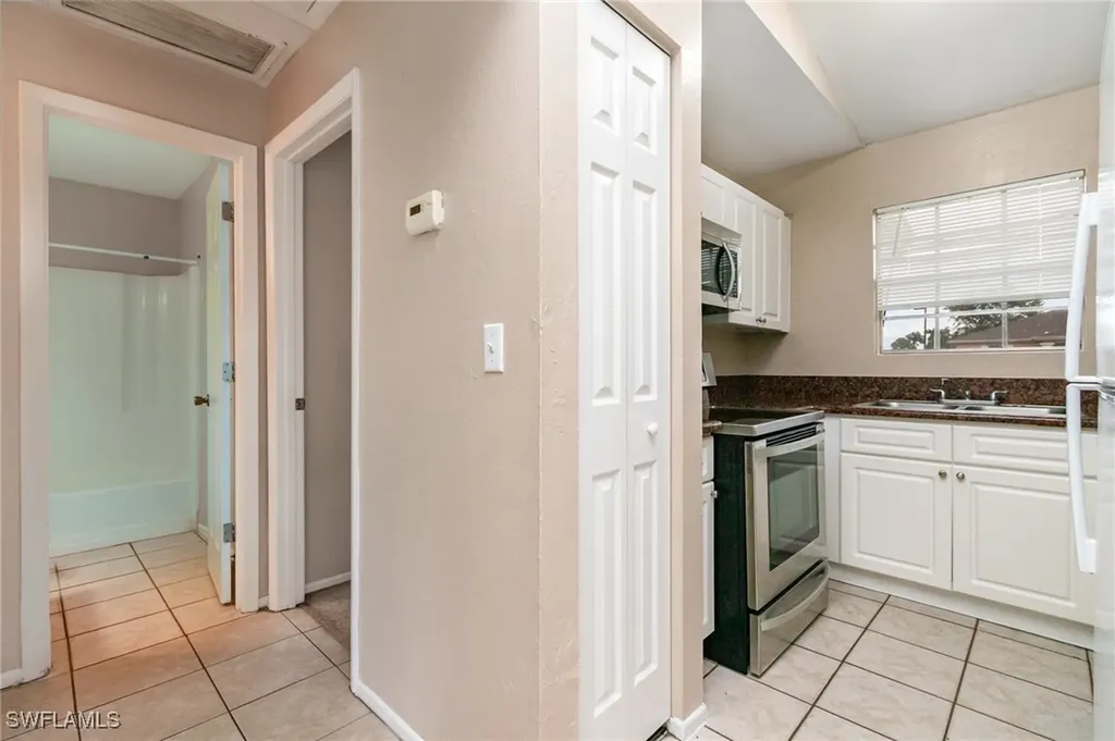 302 NE 10th Terrace Cape Coral FL 33909