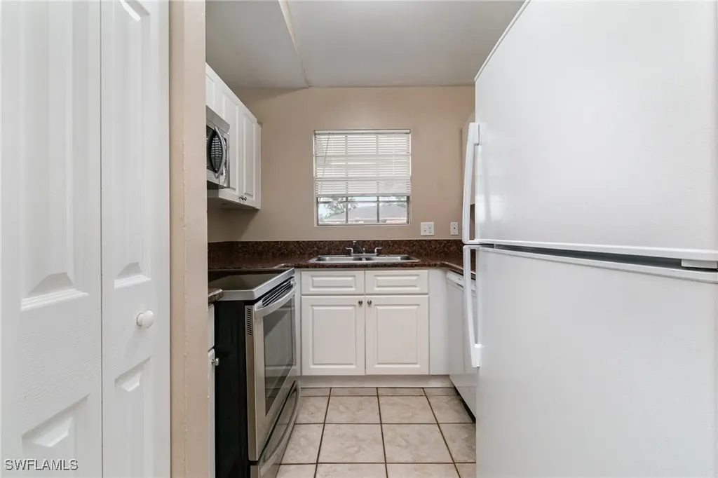 302 NE 10th Terrace Cape Coral FL 33909