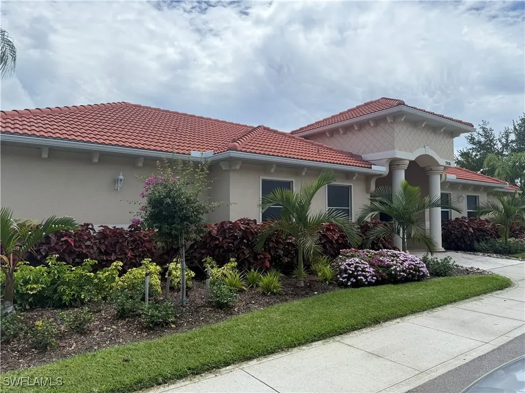 8196 Sanctuary Drive Naples FL 34104