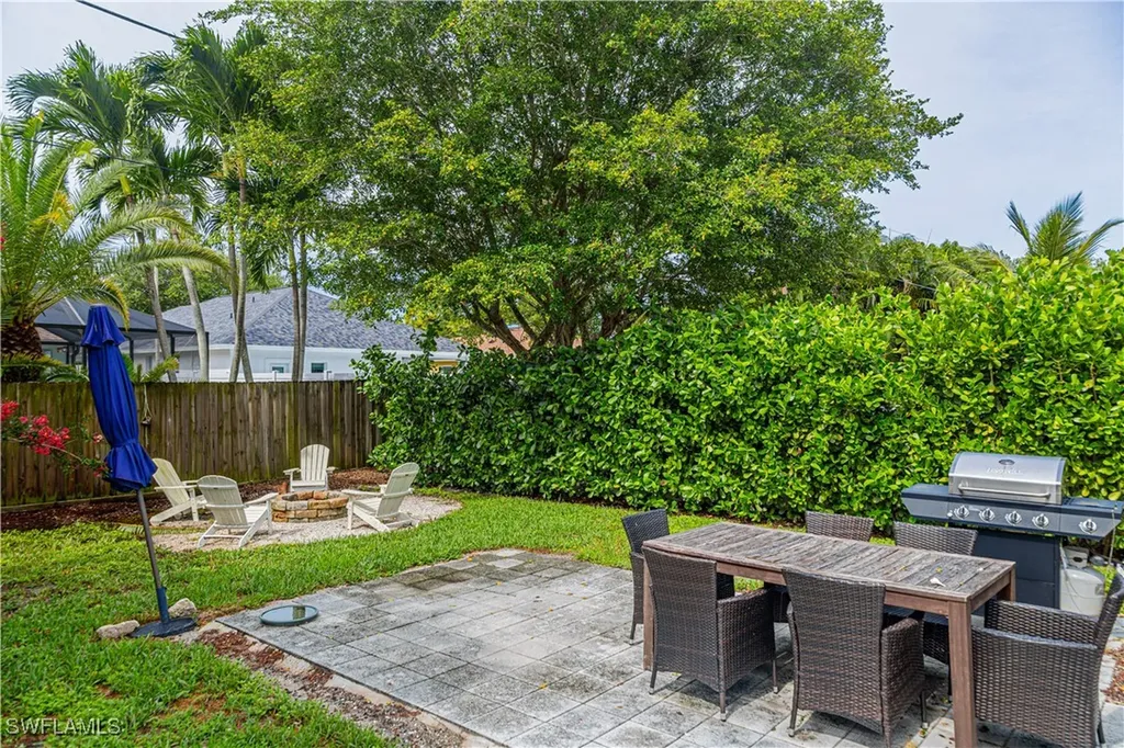 742 99th Avenue N Naples FL 34108