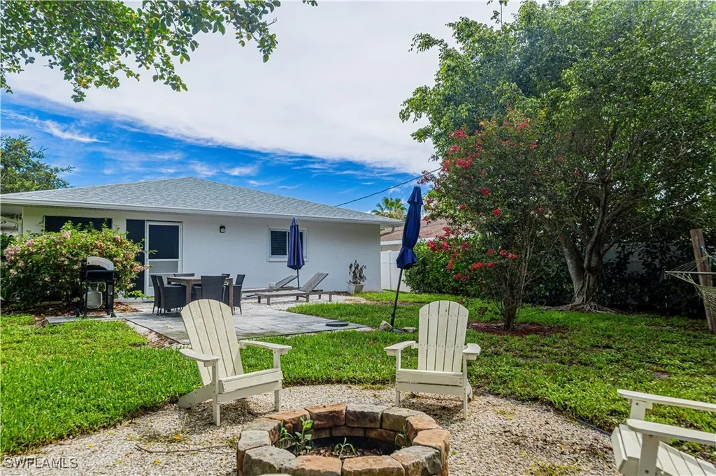 742 99th Avenue N Naples FL 34108